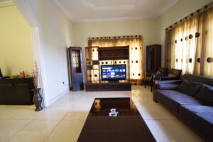 3 Bedroom 1 Bathroom First floor Flat – Asylum down Accra