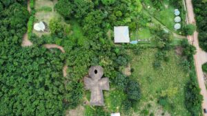 6 Bedroom 4 Bathrooms – 2 x Kitchens – Art Studio, 1.23 Acres land Adom Bridge Akosombo