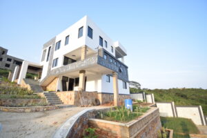 SPECTACULAR 3-BEDROOM 1 STAFF QUARTERS MOUNTAIN HOME FOR SALE | ABURI 🇬🇭